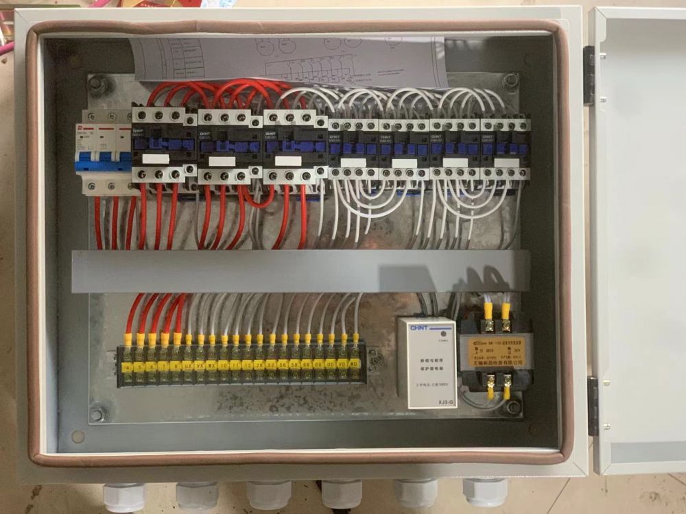 河南起重電氣箱、行車DK箱、葫蘆行車二合一電器箱生產(chǎn)廠家