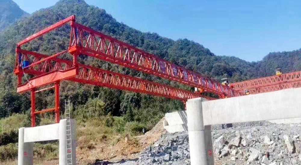 提梁機、提梁門式起重機、工程龍門吊、路橋門機廠家銷售、安裝維修