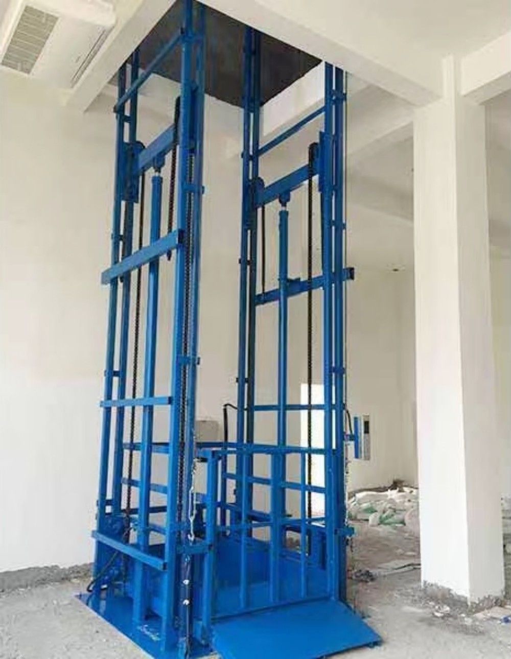 升降機廠家品牌產(chǎn)地、鏈條導(dǎo)軌式液壓升降機、載貨平臺