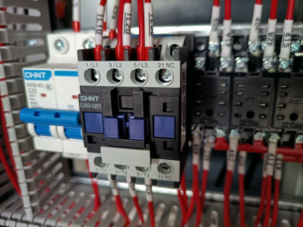 河南長垣起重電氣廠家銷售起重電氣箱柜、電氣元件