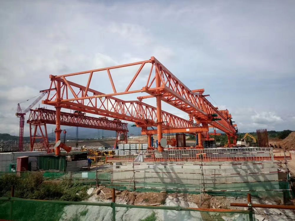 寧夏工程龍門吊、石嘴山提梁機(jī)、路橋門機(jī)廠家供貨安裝