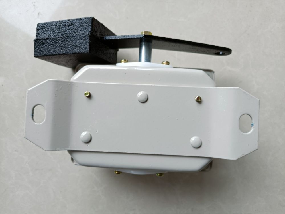 LX-10(32)型行程開關、重錘限位器批發(fā)零售、安裝加裝