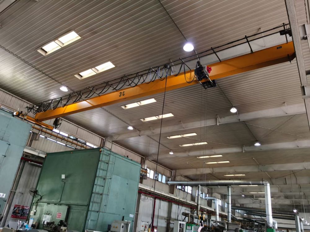 歐式起重機(jī)、歐式新型橋式起重機(jī)、歐式天車、吊機(jī)