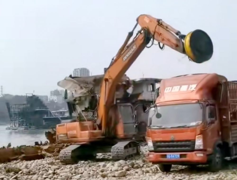 電磁吸盤廠家、矩形圓形電磁吸盤、抓機(jī)用電磁吸盤