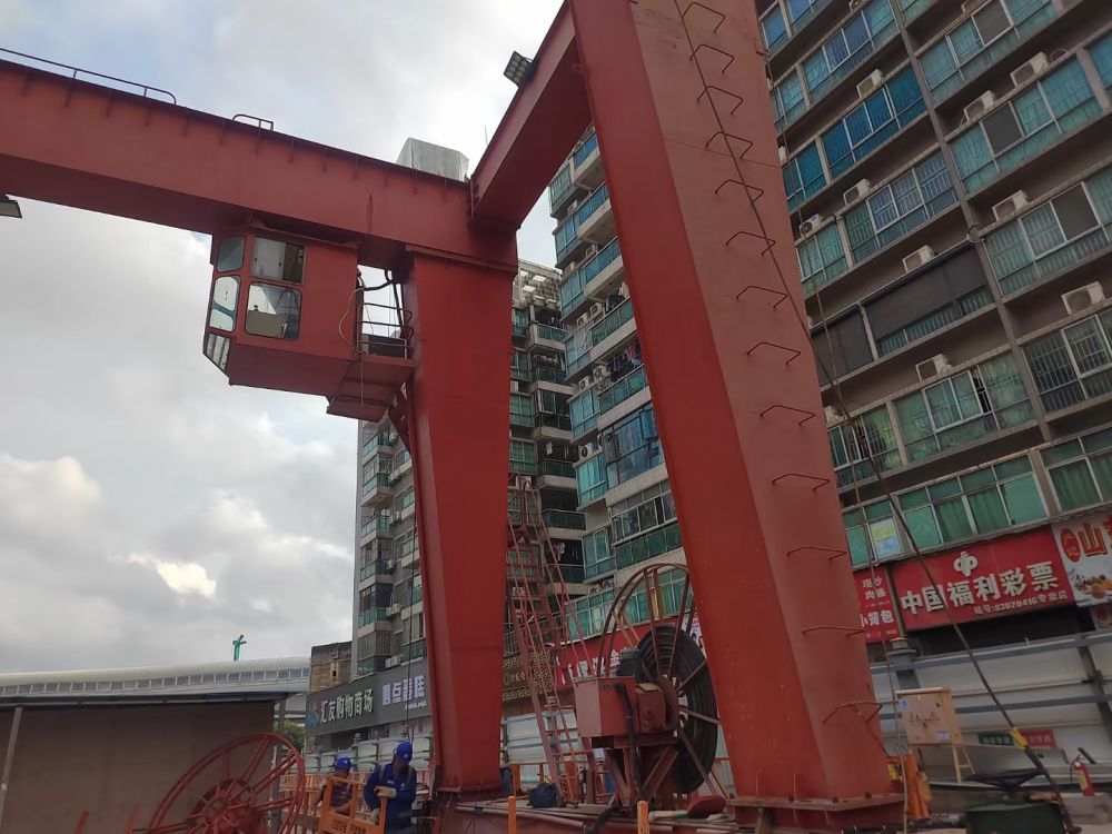 浙江杭州起重機(jī)、地鐵站出渣機(jī)、出渣門式起重機(jī)/龍門吊