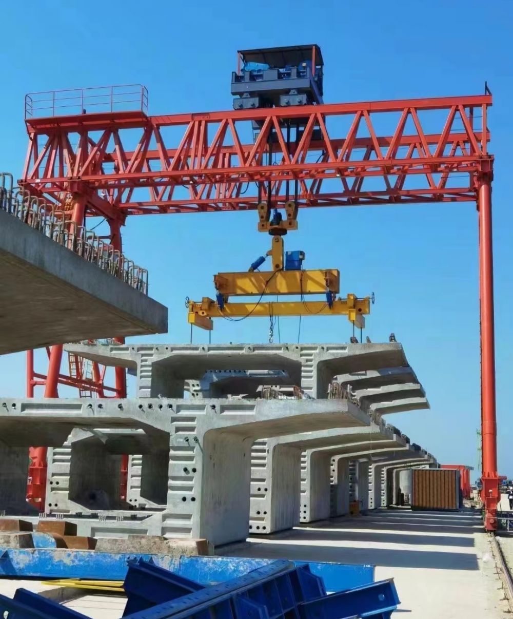 佛山起重機、工程龍門吊、提梁機生產(chǎn)制造、安裝維修廠家服務