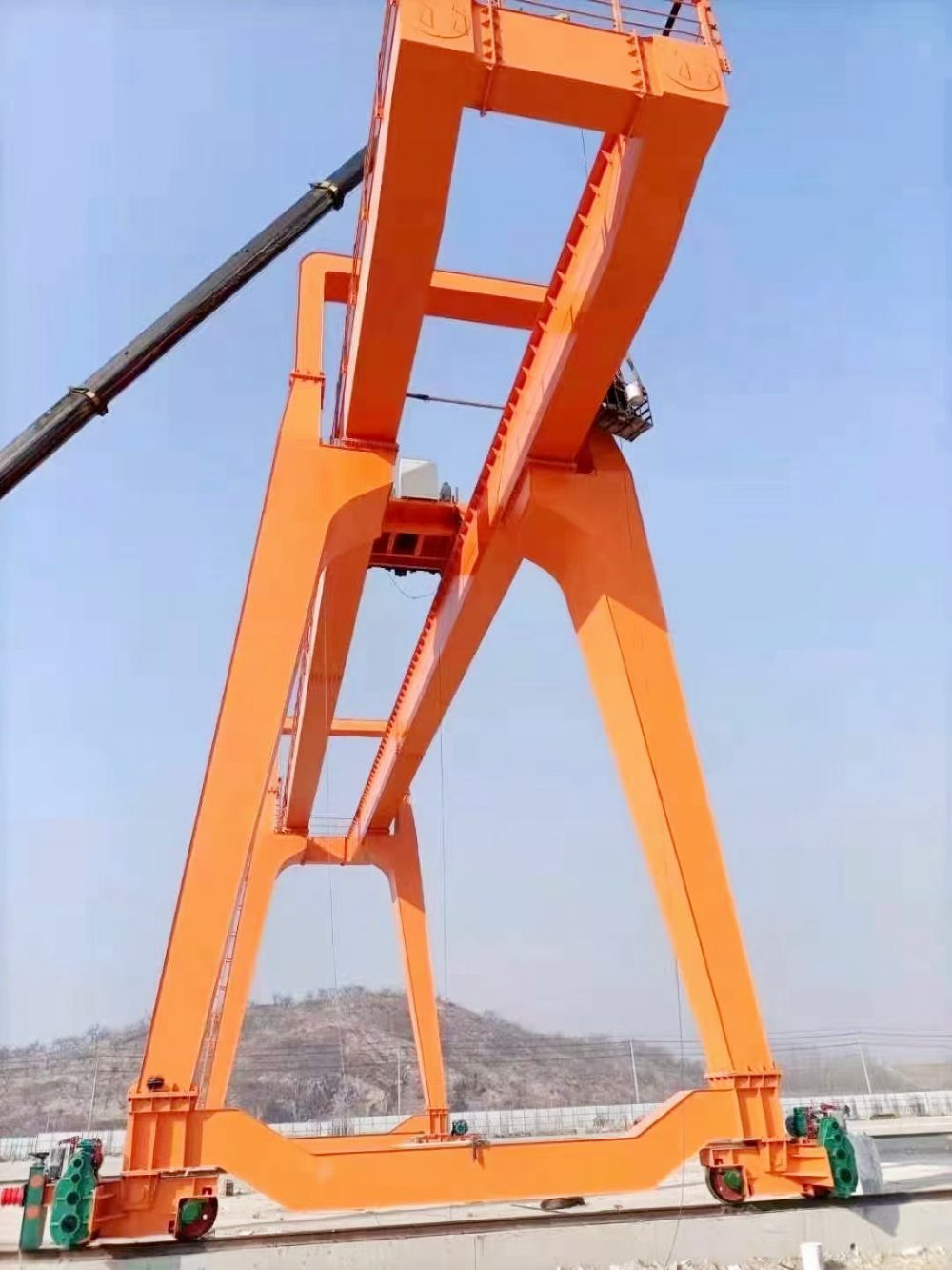 山東東營龍門吊、豫中雙梁門式起重機廠家銷售