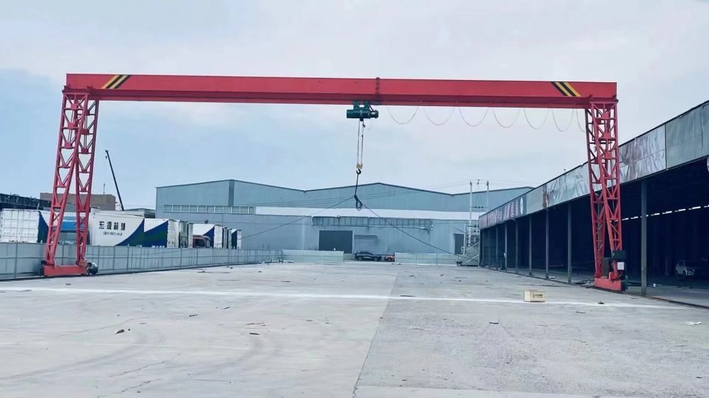 1～16噸電動葫蘆單梁門式起重機(jī)、單梁龍門吊定制生產(chǎn)、廠價(jià)銷售