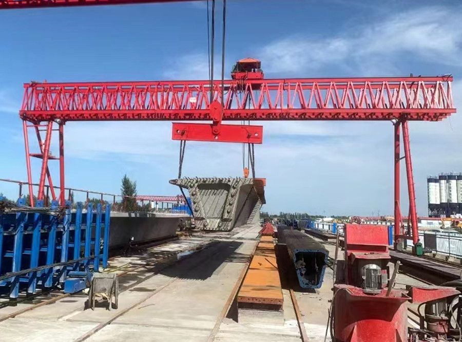 伊犁門式起重機(jī)、龍門吊廠家承接安裝拆卸、維修工程