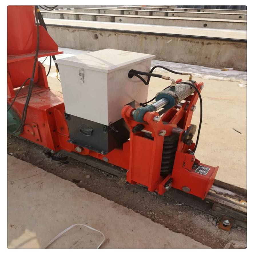 龍門吊夾軌器在強風(fēng)中起到重要的保護作用