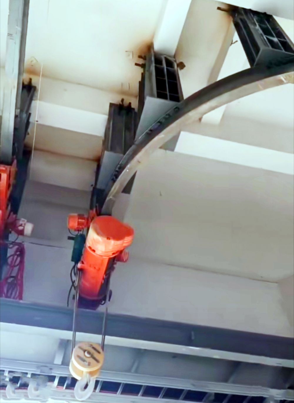 彎道行走電動(dòng)葫蘆單軌吊、弧形軌道電動(dòng)葫蘆供貨安裝維修