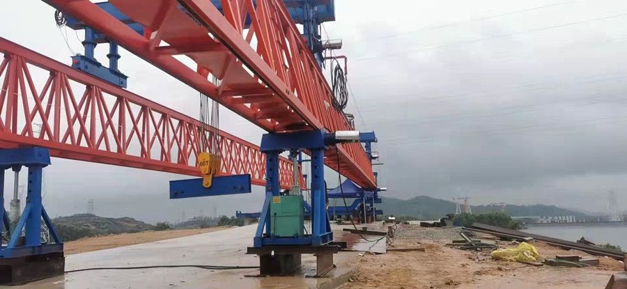 河南架橋機廠家、博利重型起重30米120噸架橋機