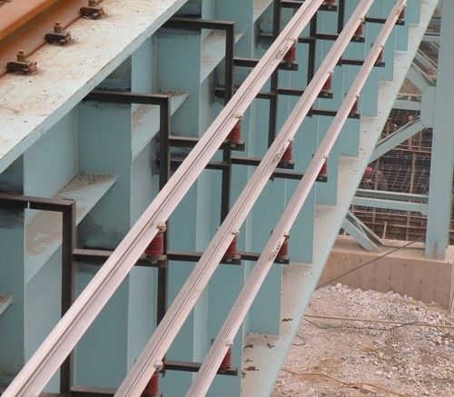 供應銅導體或鋁導體鋼體滑觸線