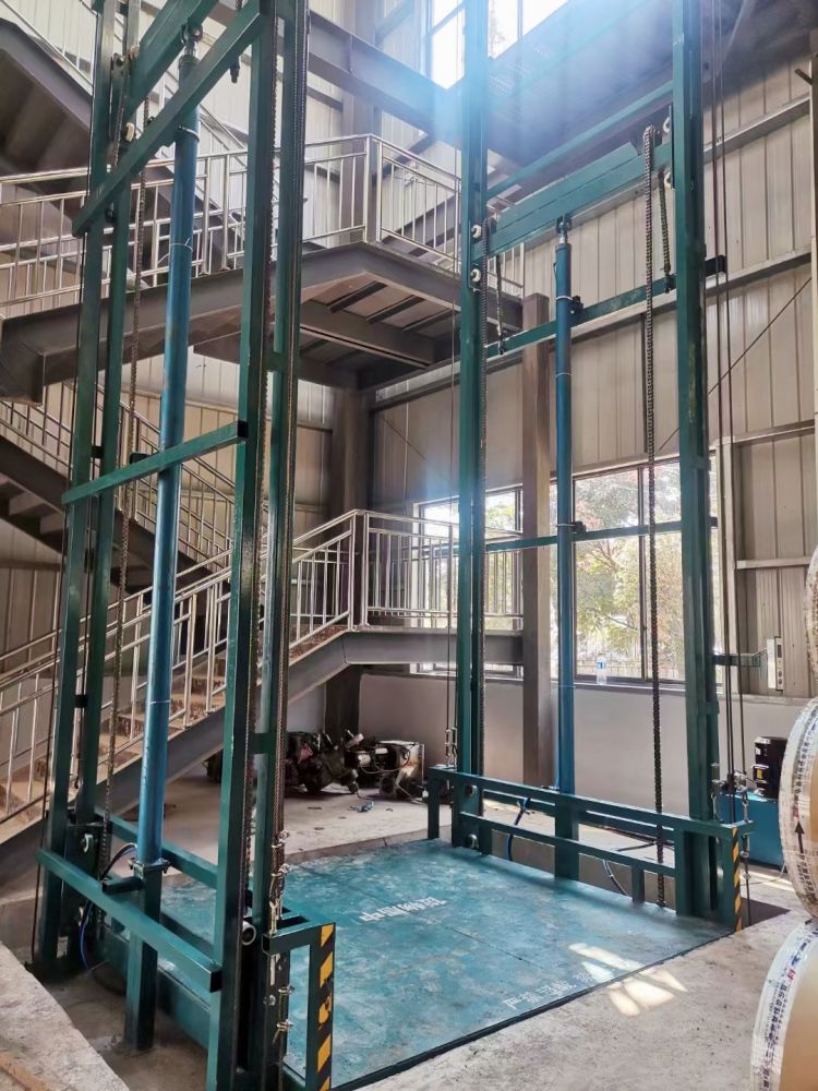 泉州市升降貨梯、鏈條導(dǎo)軌式液壓升降機(jī)、升降平臺廠家銷售服務(wù)