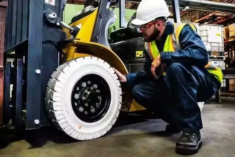 叉車兩級(jí)保養(yǎng)的配件有哪些？