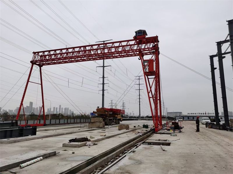 河南提梁機(jī)生產(chǎn)廠家、博利重型生產(chǎn)40噸提梁機(jī)