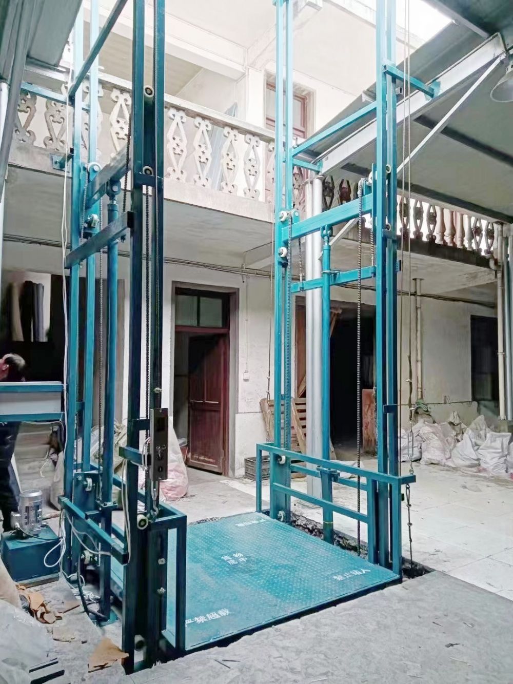 鏈條液壓導(dǎo)軌升降機(jī)、載貨升降平臺、載貨升降貨梯生產(chǎn)安裝維修