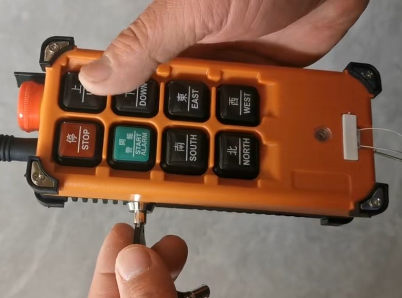 帶安全鑰匙的遙控器、工業(yè)遙控器型號規(guī)格、價格