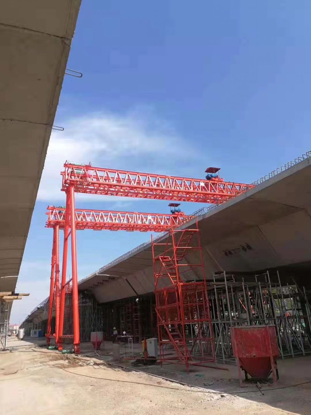高鐵架橋機  提梁機  偏掛門式起重機  水工起重機 廠家