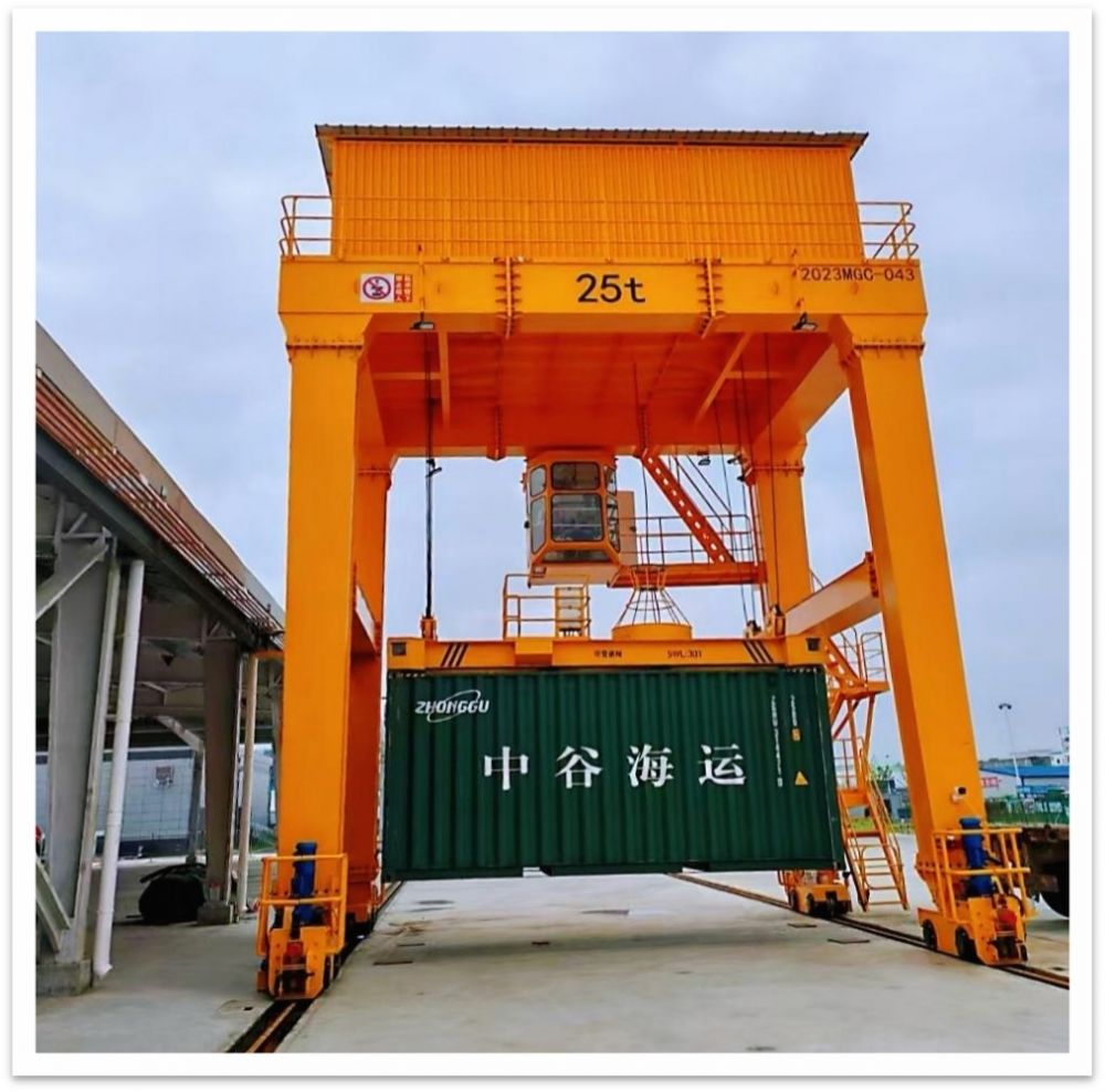 申華化學(xué) 25T集裝箱門機(jī)