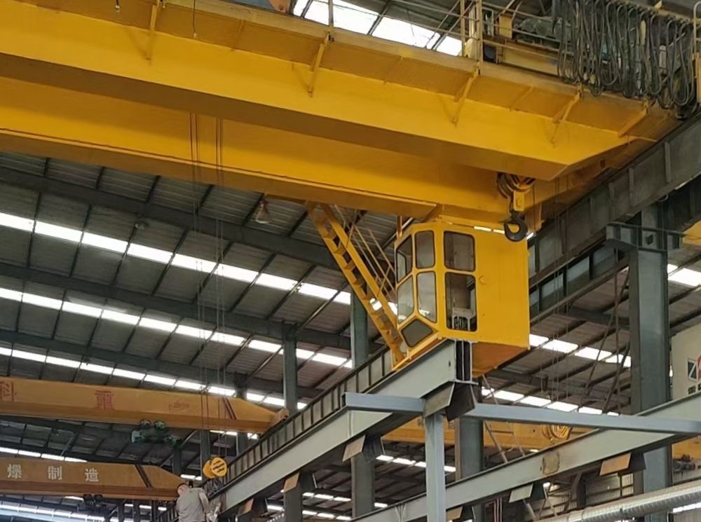 通用吊鉤橋式起重機、QD型吊鉤雙梁橋式起重機制造安裝維修廠家