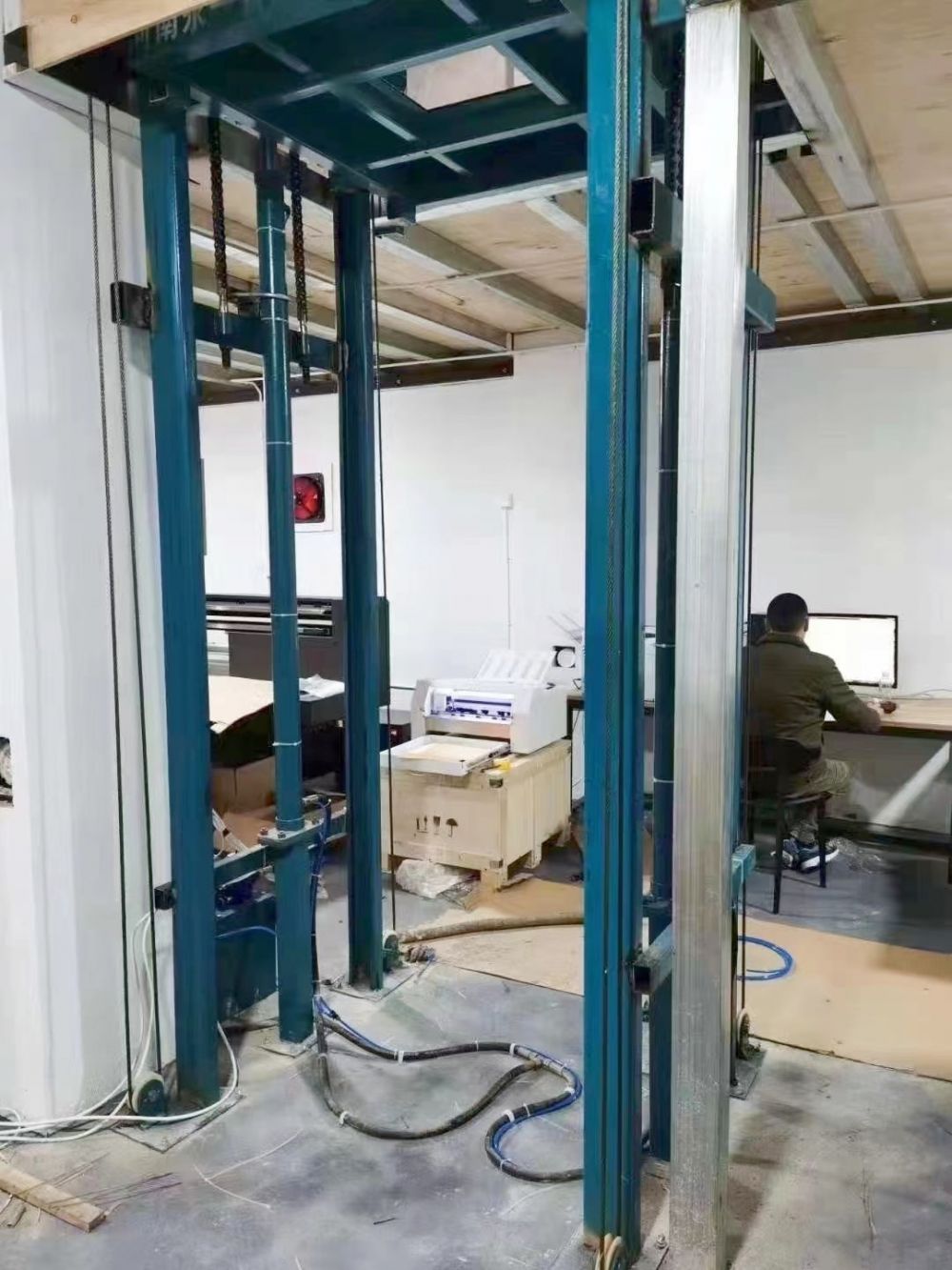 鏈條導軌升降機、升降貨梯、升降平臺廠家品牌、技術參數(shù)