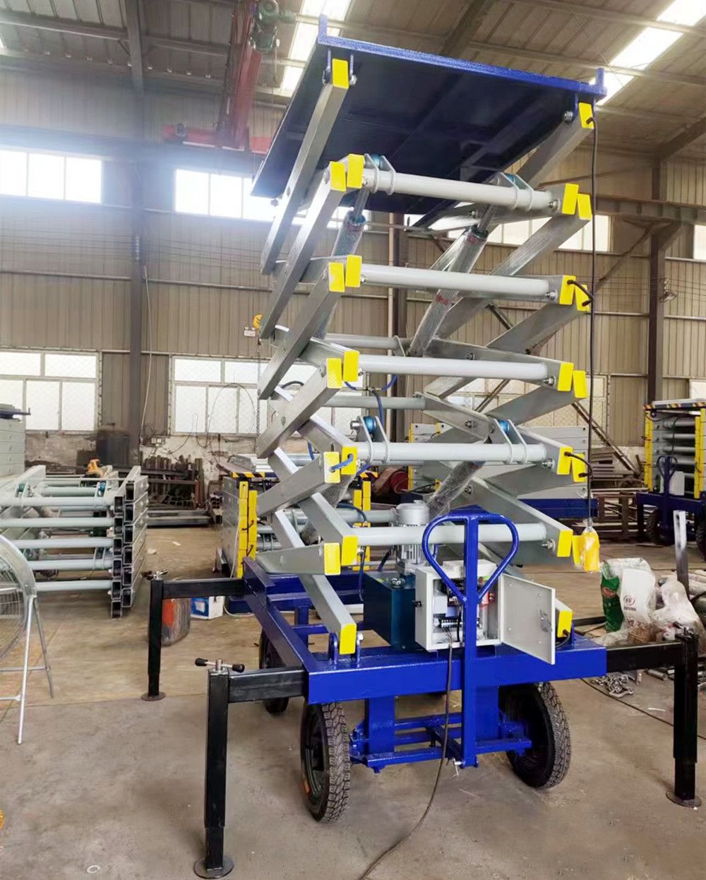 剪叉式液壓維修平臺(tái)、四輪移動(dòng)升降平臺(tái)廠家銷售、配件維修