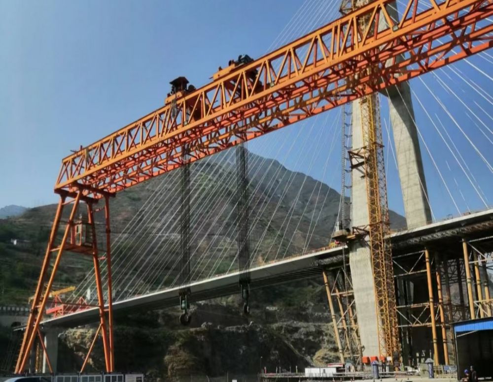 廣東提梁機、路橋門機、ME型雙小車門式起重機