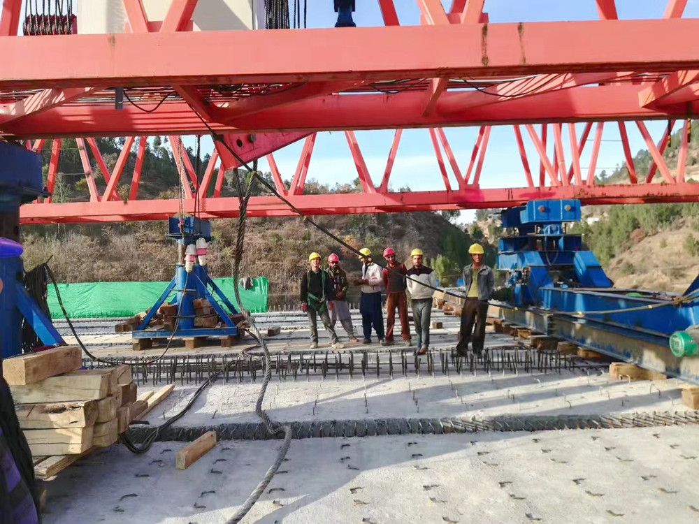 公路鐵路架橋機、架橋機出口