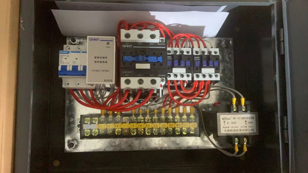 河南起重電氣箱、行車DK箱、葫蘆行車二合一電器箱生產(chǎn)廠家