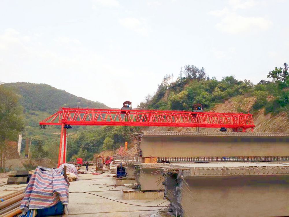 廣西來(lái)賓提梁機(jī)、路橋門機(jī)、龍門吊廠家銷售安裝維修