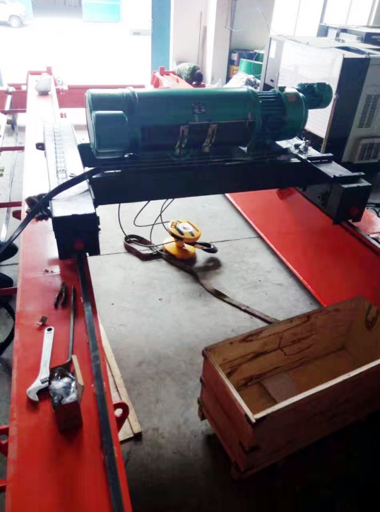 衛(wèi)華起重機、LH型10t電動葫蘆橋式起重機