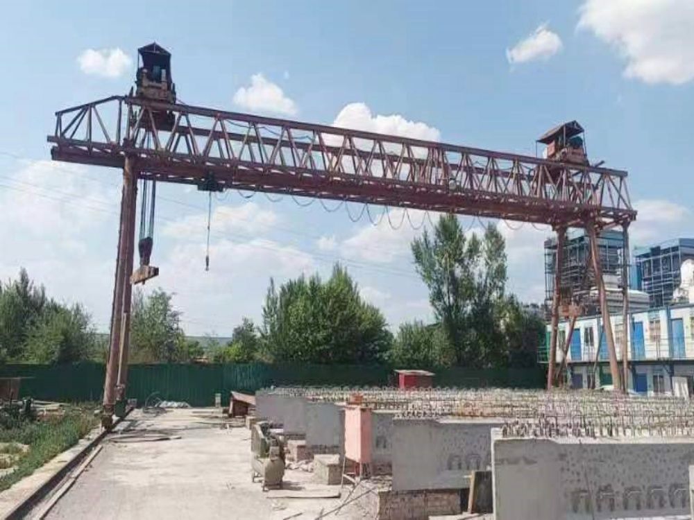 山西提梁機(jī)、梁場(chǎng)門(mén)式起重機(jī)/龍門(mén)吊租賃廠家