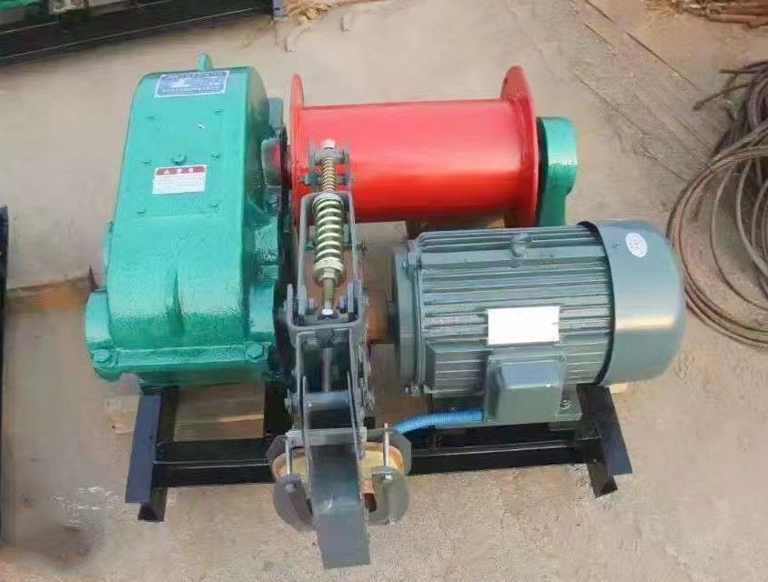 卷揚(yáng)機(jī)廠家、卷揚(yáng)機(jī)品牌、國標(biāo)/非標(biāo)卷揚(yáng)機(jī)設(shè)計(jì)制造、安裝維修