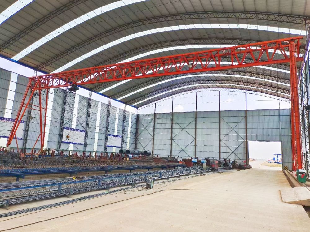 山東龍門吊廠家、MH型倒三角電動(dòng)單梁門式起重機(jī)