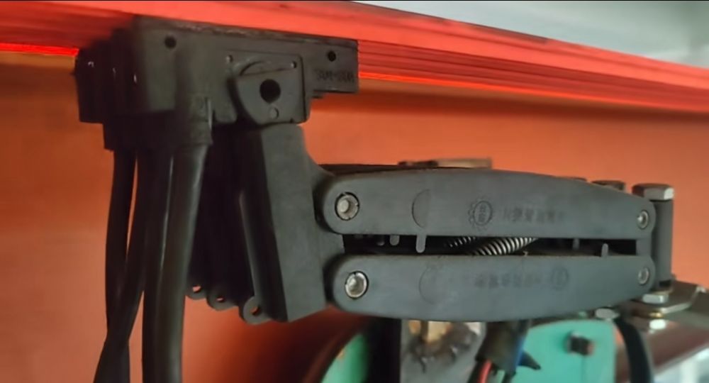 滑觸線集電器、無(wú)接縫滑導(dǎo)線滑刀、碳刷