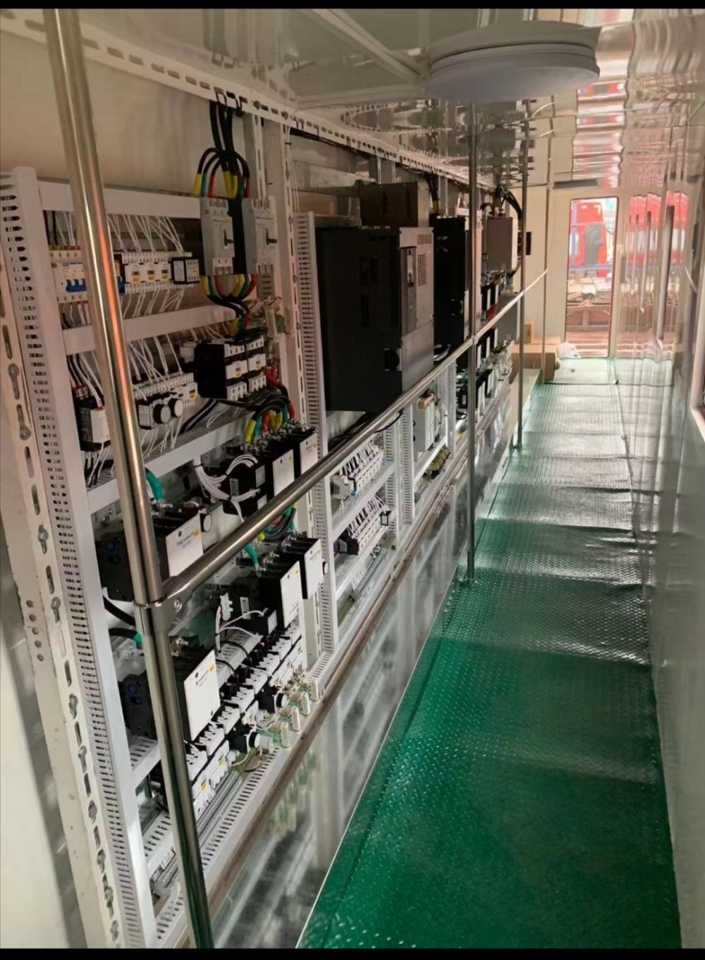 起重機(jī)電氣柜，司機(jī)室，監(jiān)控系統(tǒng)