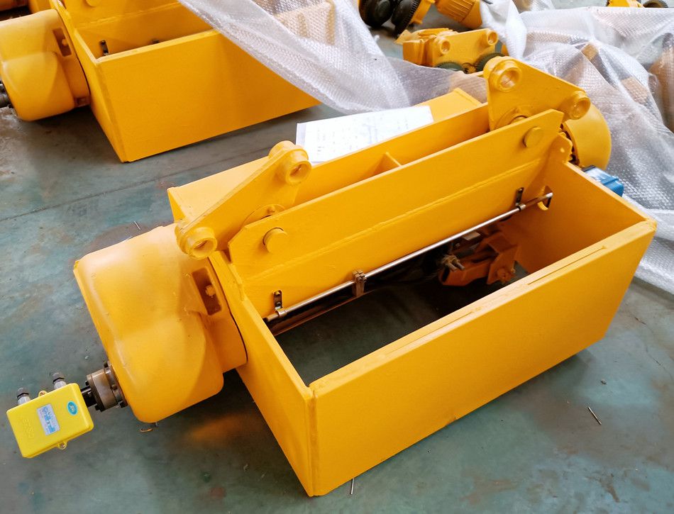 成都電動葫蘆，耐酸堿耐腐蝕電動葫蘆生產(chǎn)廠家、設(shè)計制造