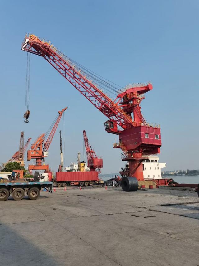 門座式起重機(jī)與固定式起重機(jī)區(qū)別