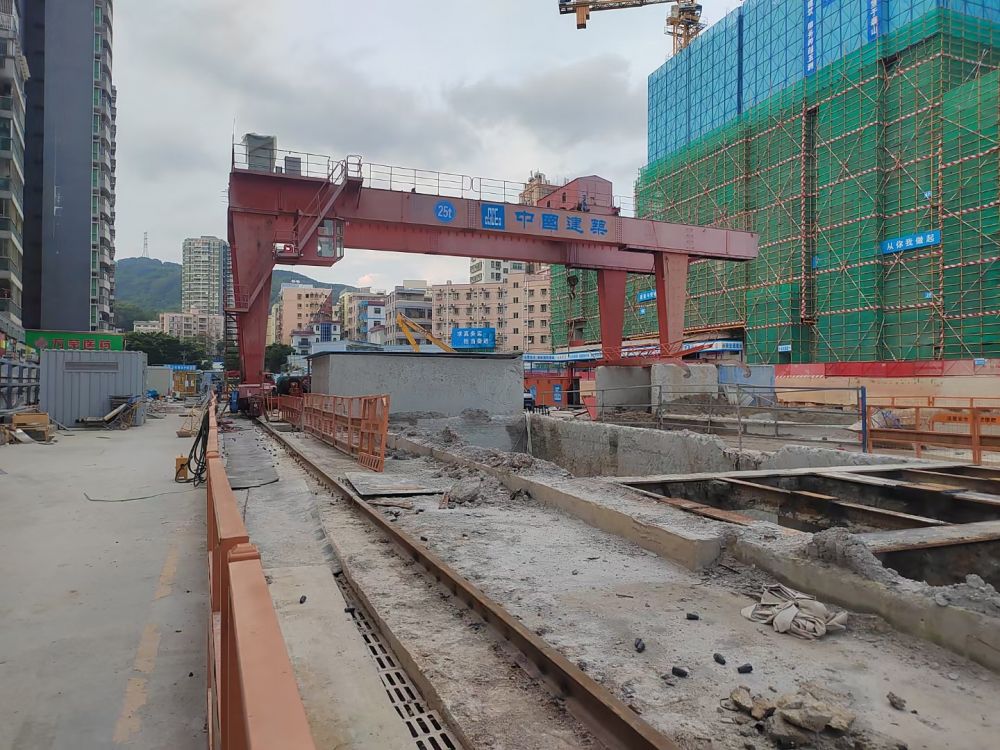 浙江杭州起重機(jī)、地鐵站出渣機(jī)、出渣門式起重機(jī)/龍門吊