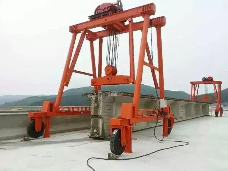 云南提梁機(jī)，云南輪胎式提梁機(jī)，提梁機(jī)安裝改造維修工程