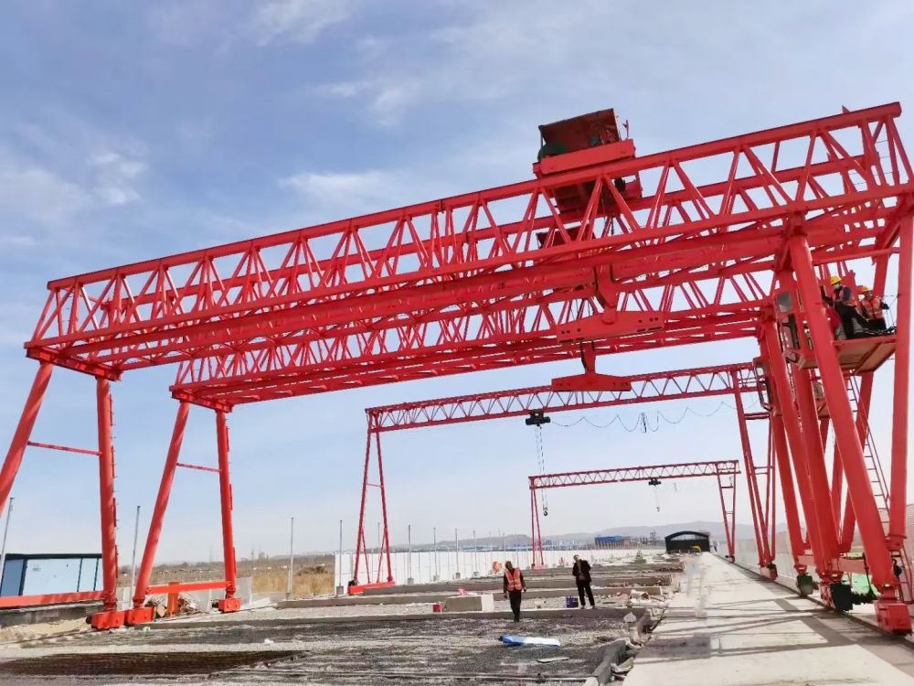 提梁機(jī)廠家、型號(hào)、參數(shù)、工程門(mén)式起重機(jī)、梁場(chǎng)龍門(mén)吊制造安裝維修