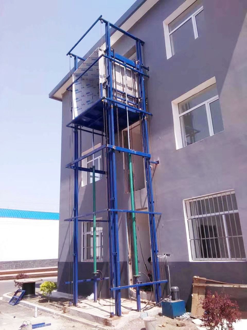 常州液壓升降機、SJD型鏈條導(dǎo)軌式載貨升降平臺生產(chǎn)廠家