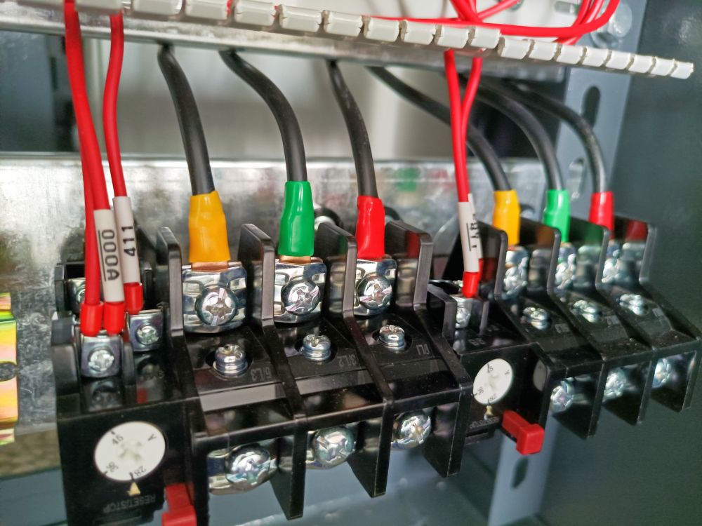 河南長垣起重電氣廠家銷售起重電氣箱柜、電氣元件