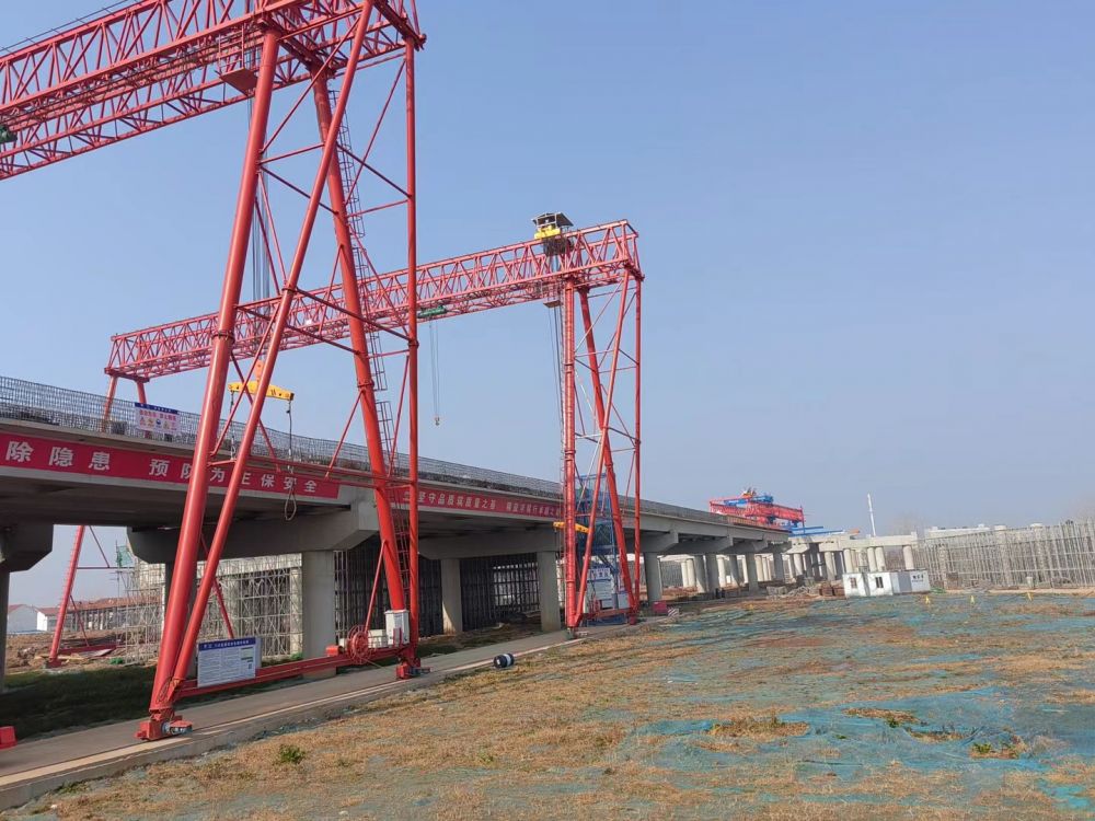 架橋提梁門(mén)式起重機(jī)、工程龍門(mén)吊生產(chǎn)廠家、價(jià)格