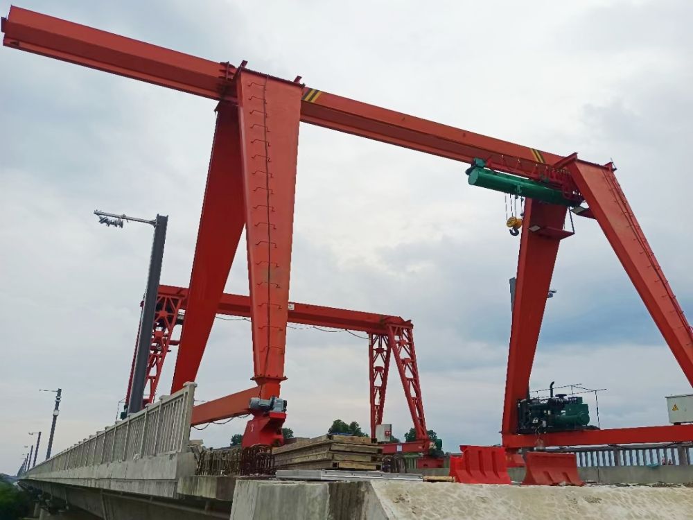 路橋門(mén)機(jī)、工程龍門(mén)吊、MH型電動(dòng)單梁門(mén)式起重機(jī)
