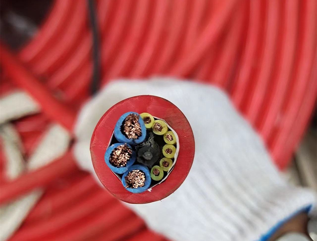 新鄉(xiāng)長垣電纜線生產(chǎn)廠家、多股動力電纜批發(fā)