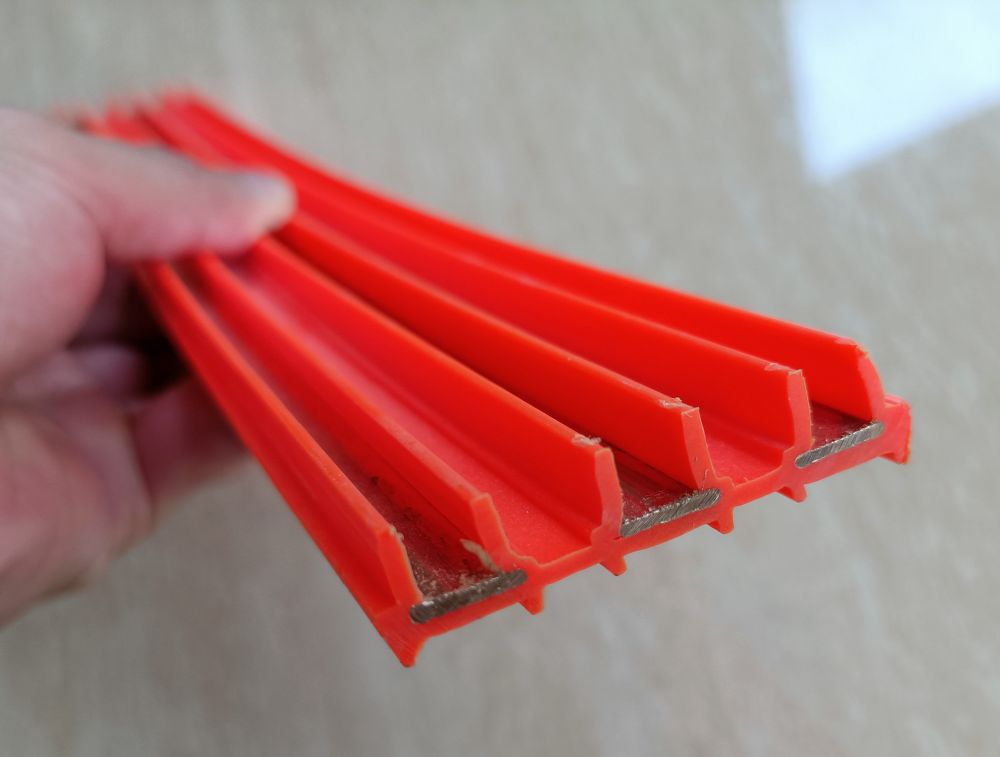 無接縫滑觸線、滑導(dǎo)線、滑導(dǎo)電器、新鄉(xiāng)市歐亞起重機(jī)有限公司