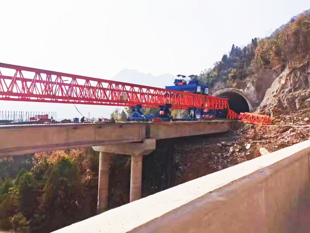 架橋機(jī)生產(chǎn)廠家、架橋機(jī)租賃回收、架橋機(jī)安裝維修