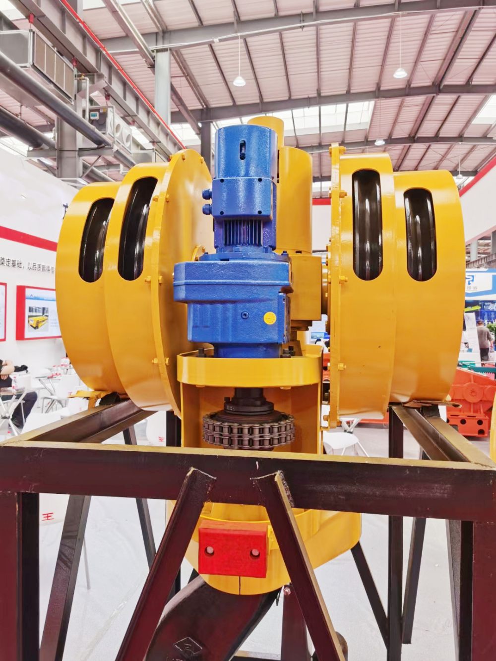 四川起重吊鉤吊具、行車大鉤、旋轉(zhuǎn)吊鉤、掛梁廠家銷售